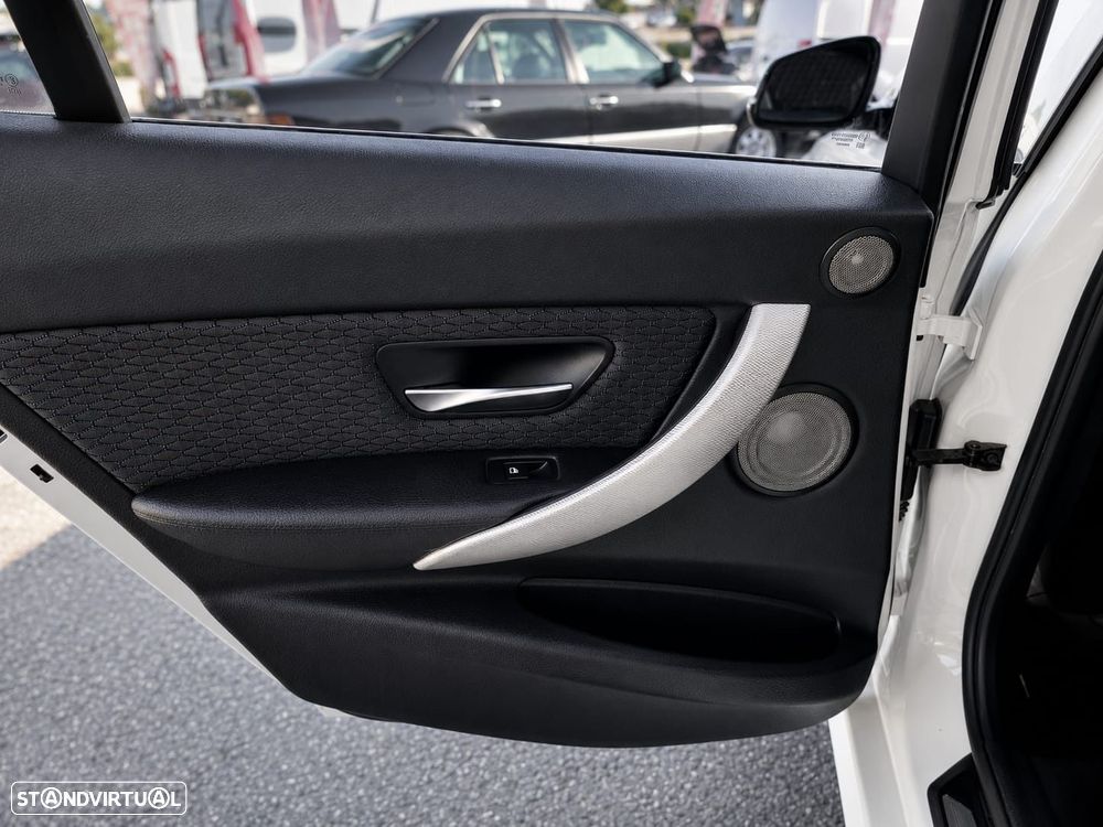 BMW 318 d Auto Pack M - 11
