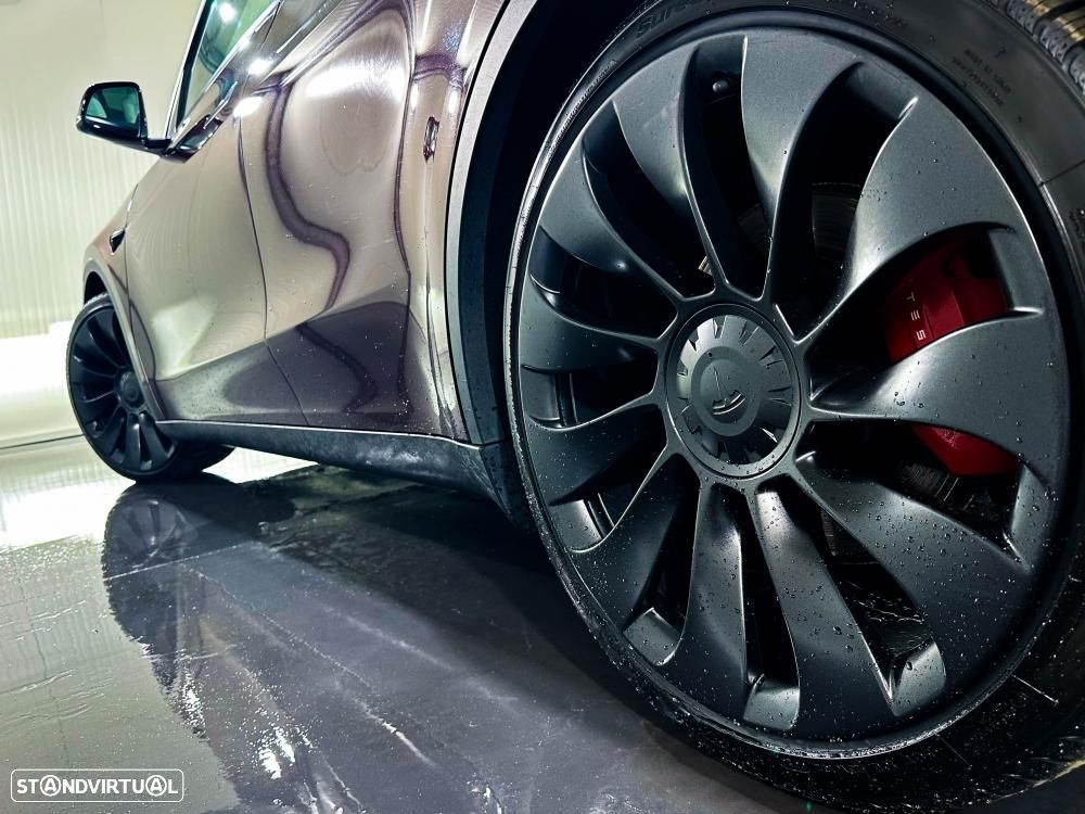 Tesla Model Y Performance Dual Motor AWD - 8