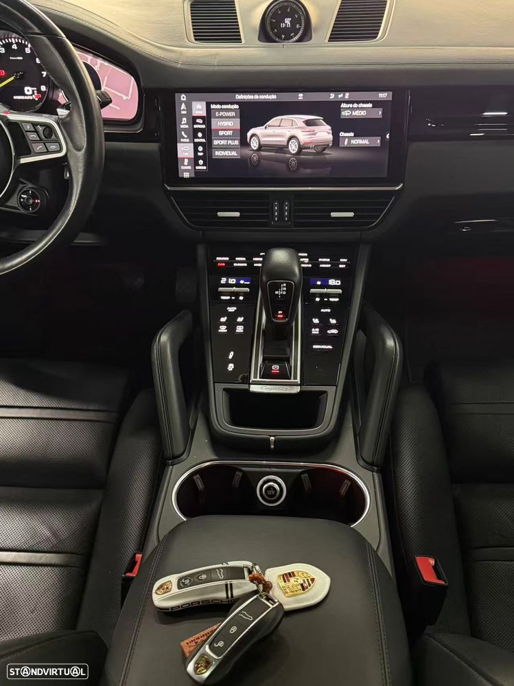 Porsche Cayenne S - 16