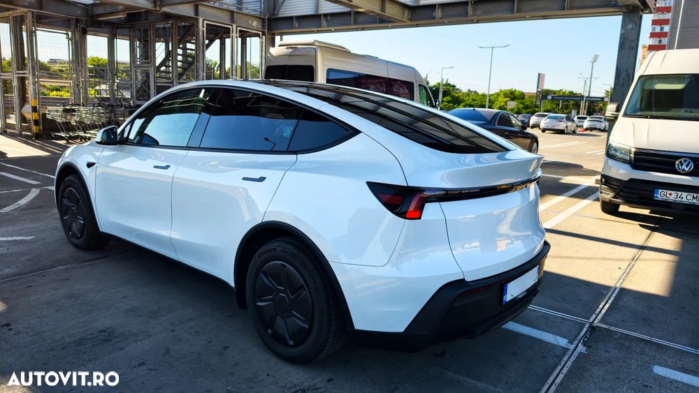 Tesla Model Y RWD Standard - 9