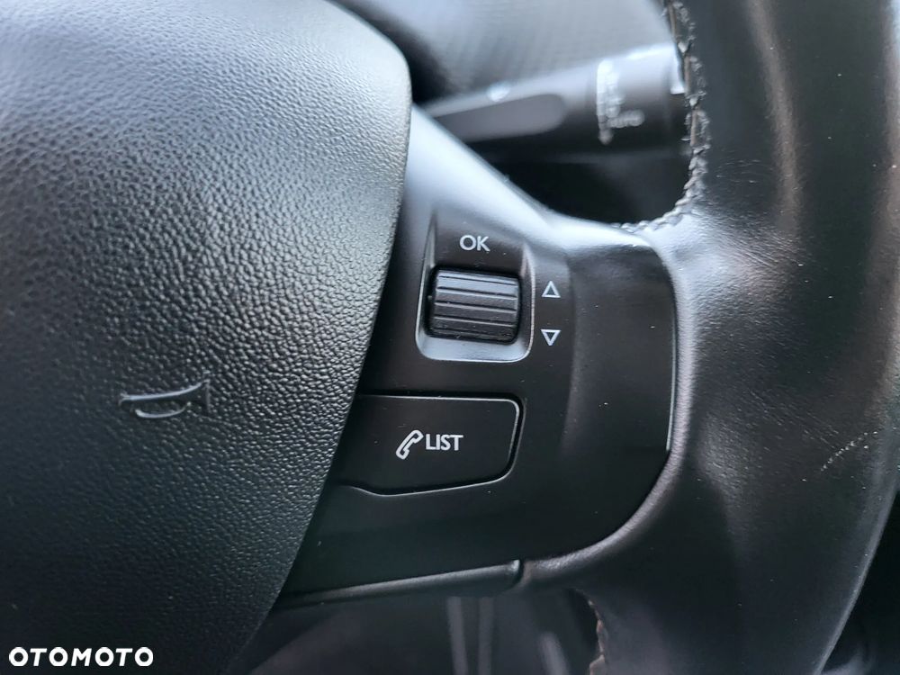 Peugeot 2008 1.2 Pure Tech Allure S&S - 28