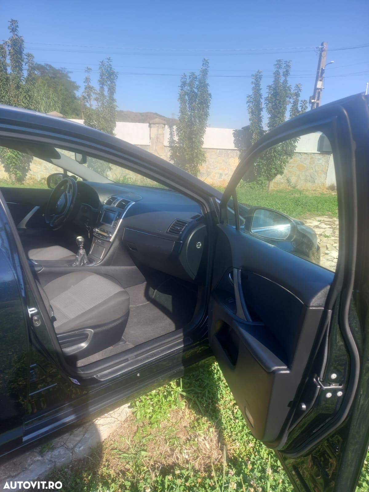 Toyota Avensis 2.0 D-4D Executive - 5