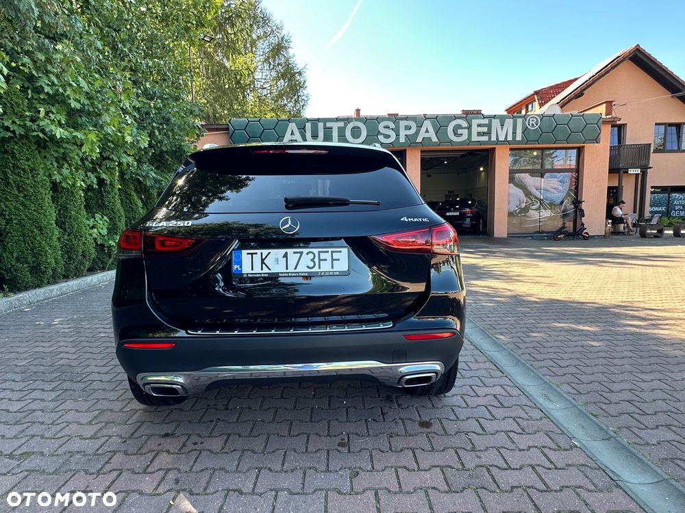 Mercedes-Benz GLA 250 4Matic 8G-DCT - 6