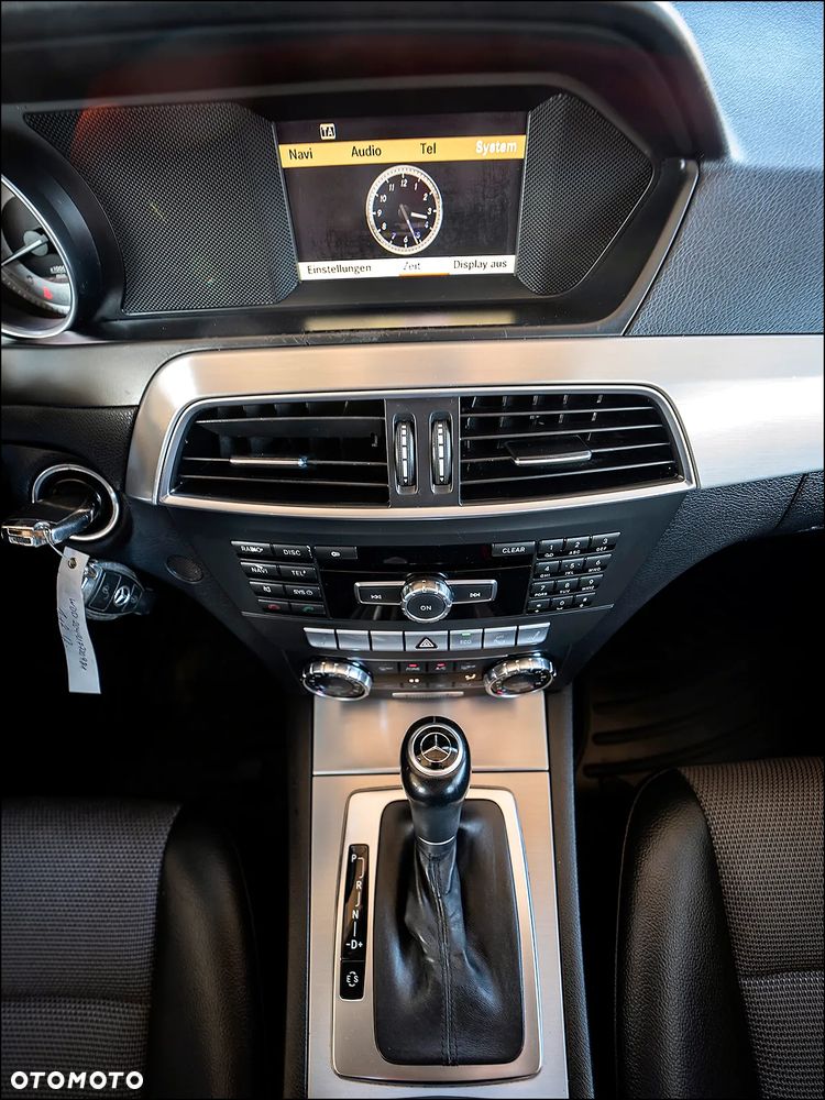Mercedes-Benz Klasa C 180 BlueEFFICIENCY 7G-TRONIC Avantgarde - 26