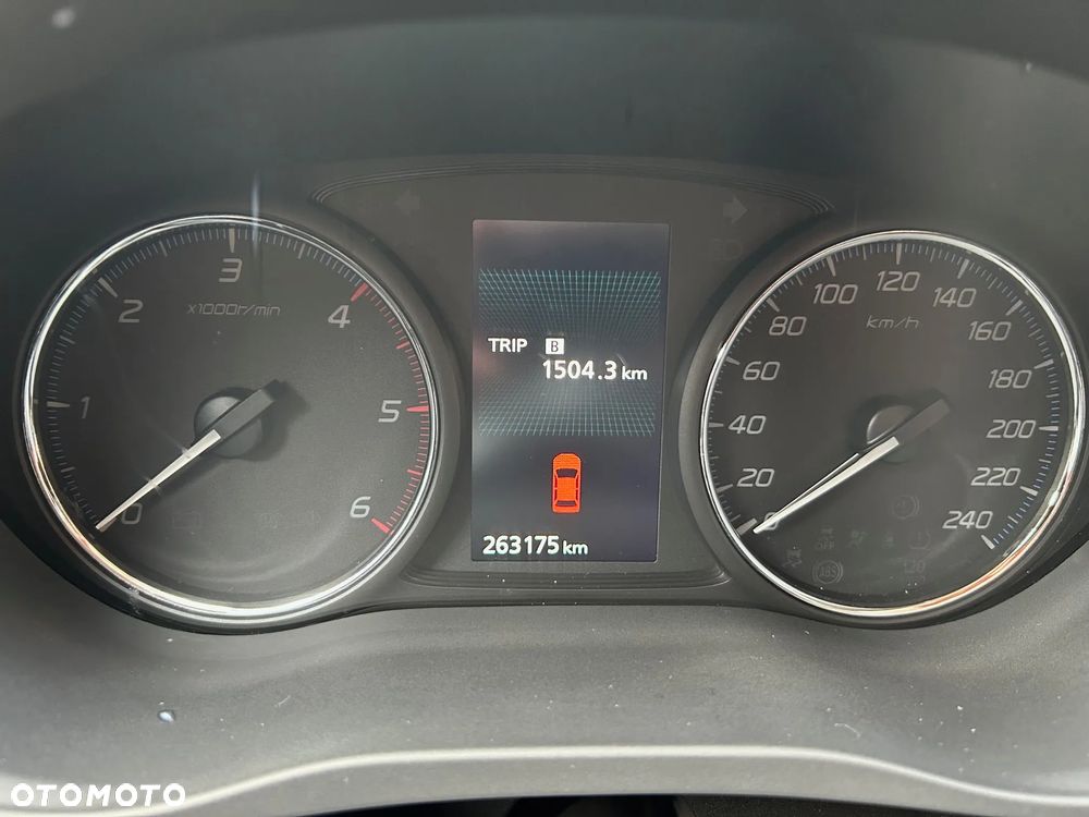 Mitsubishi Outlander - 11