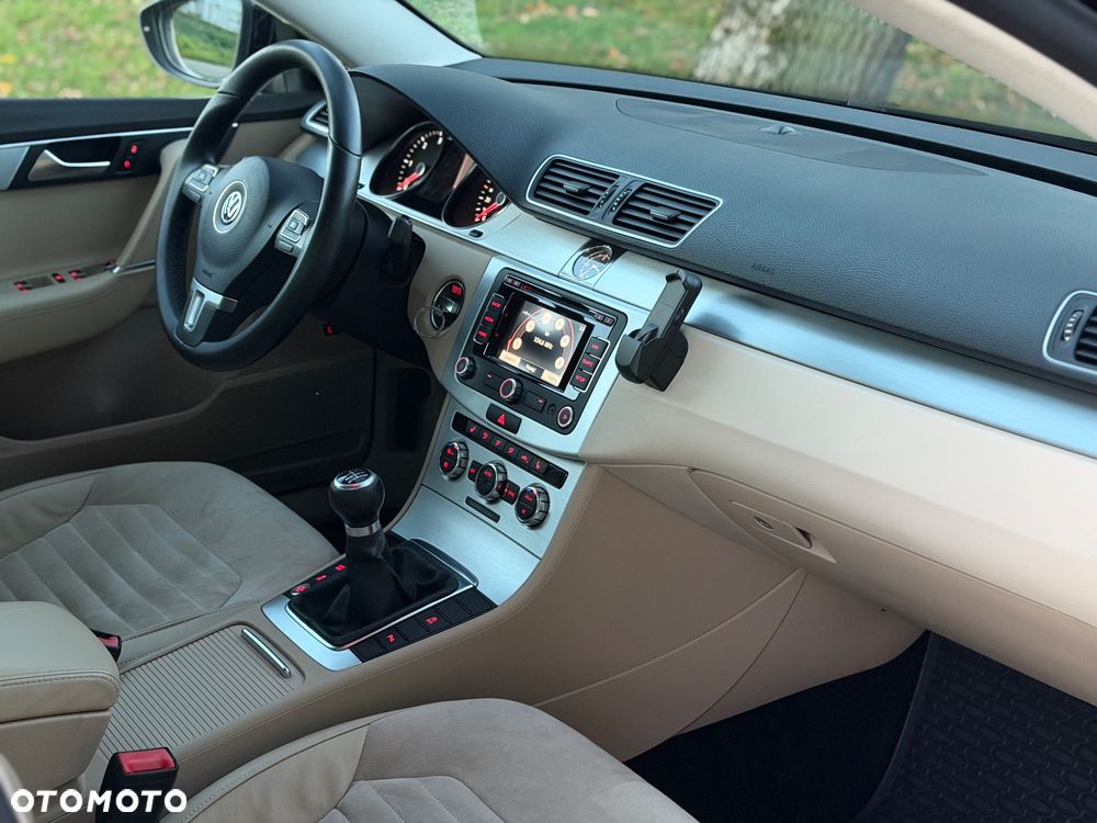 Volkswagen Passat - 16