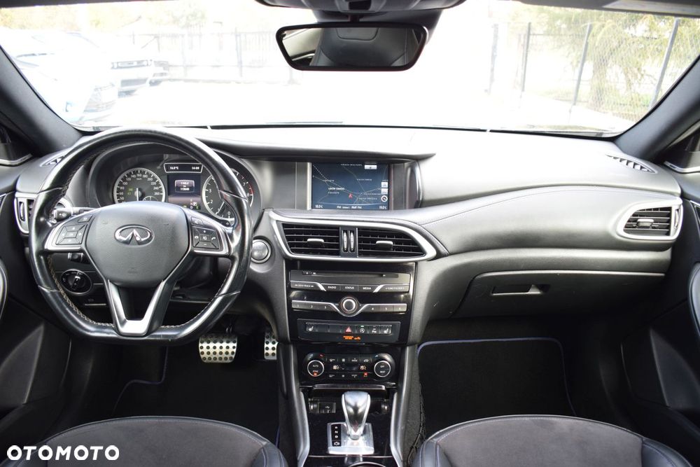 Infiniti Q30 - 7