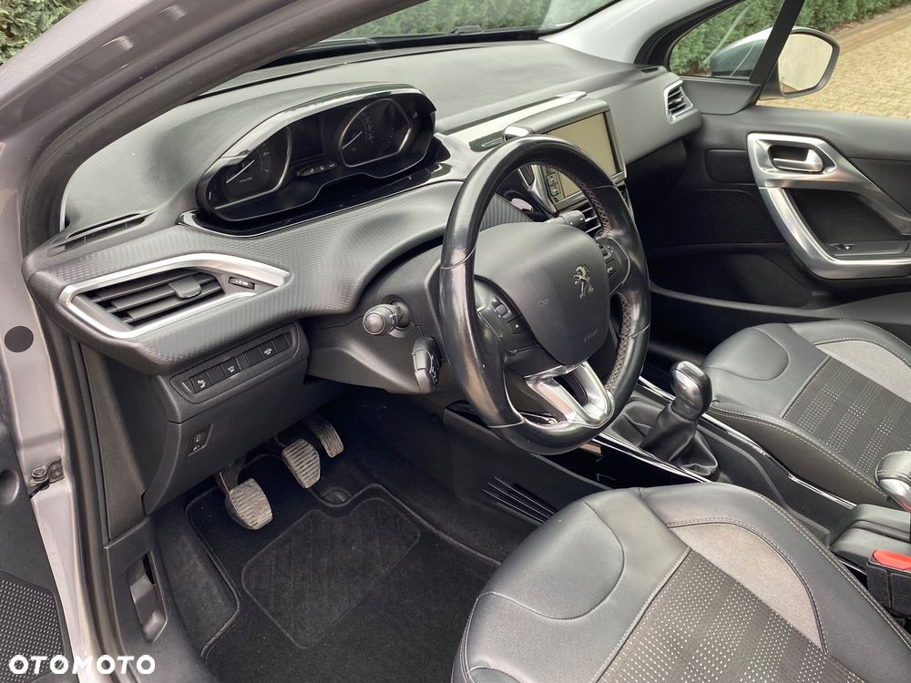 Peugeot 2008 1.2 Pure Tech Allure S&S - 12