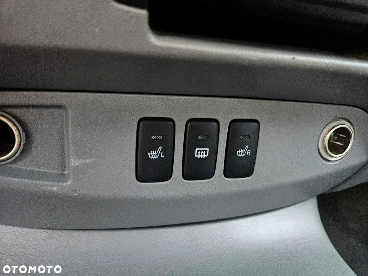 Toyota Hilux 4x4 Double Cab Autm Executive - 19