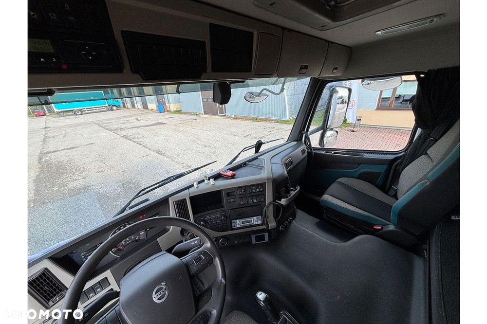 Volvo FM 330 4x2 + CARRIER - 15