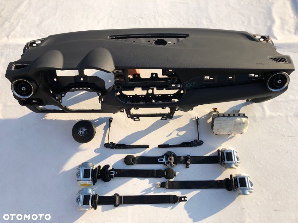 ALFA ROMEO STELVIO DESKA KONSOLA KOKPIT PULPIT PÓŁKA PARAPET PODUSZKI AIRBAG PASY naprawa SKÓRA EU !