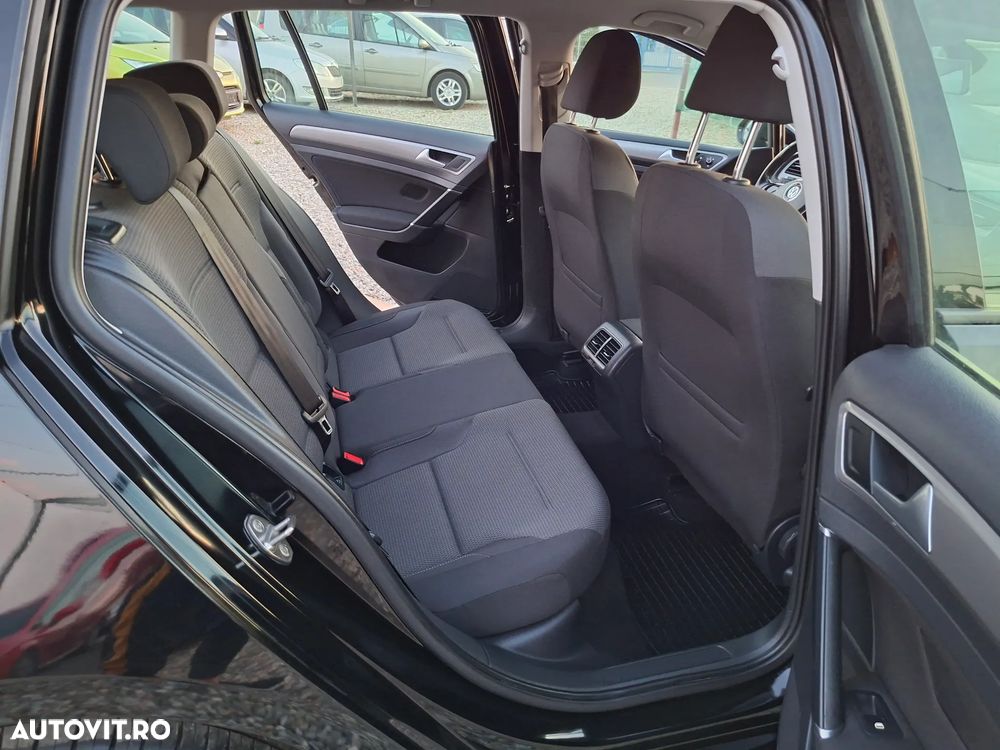 Volkswagen Golf - 8