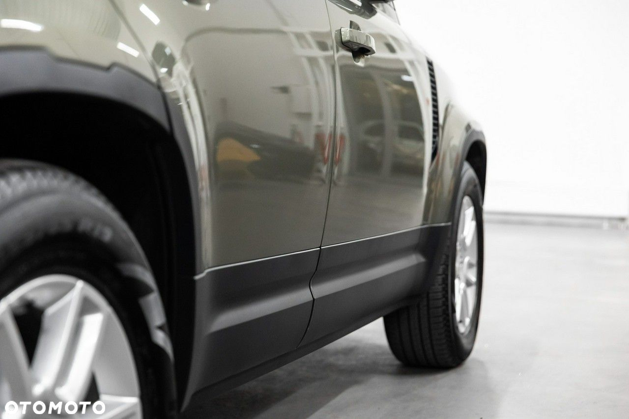 Land Rover Defender - 16