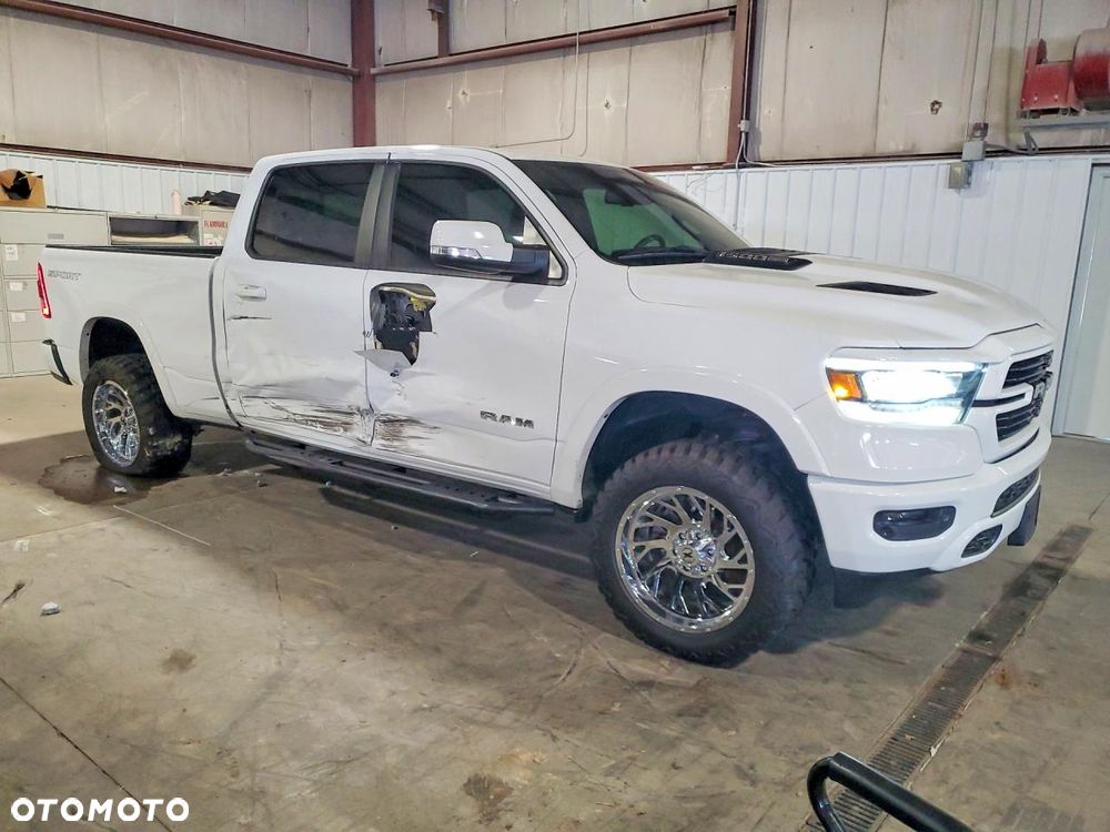 RAM 1500 Crew Cab Shortbed Laramie - 3
