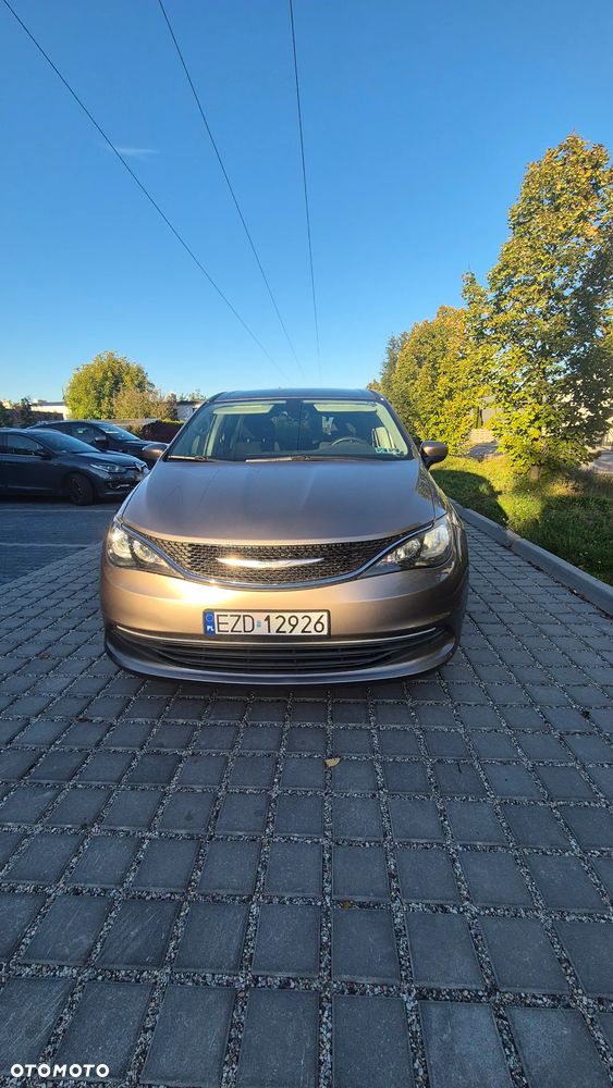 Chrysler Pacifica 2017 photo 3