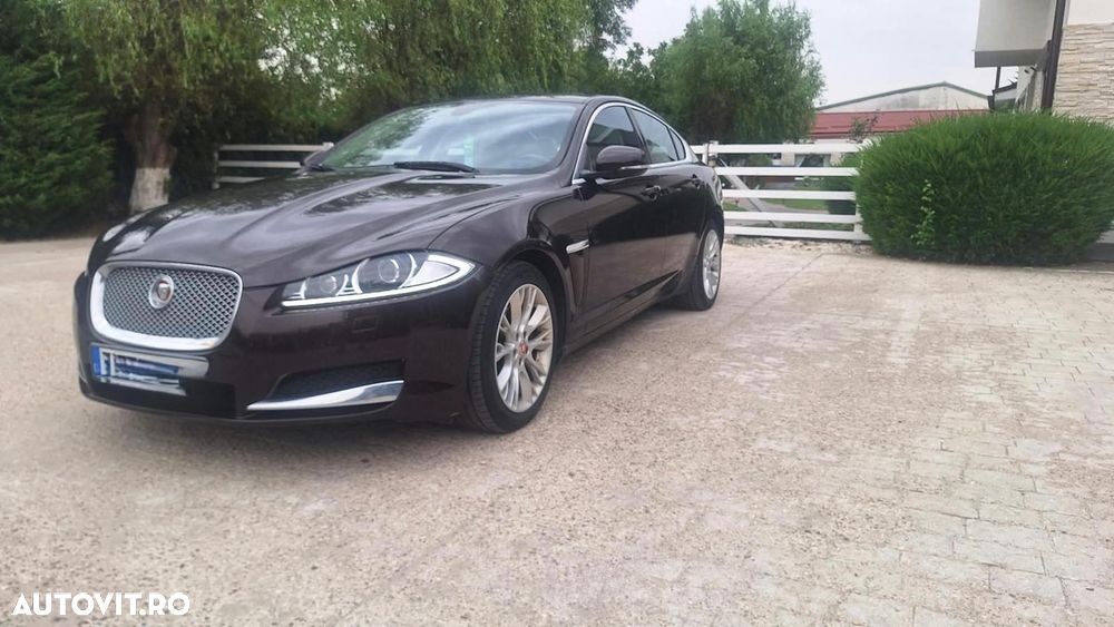 Jaguar XF 2.2D - 10