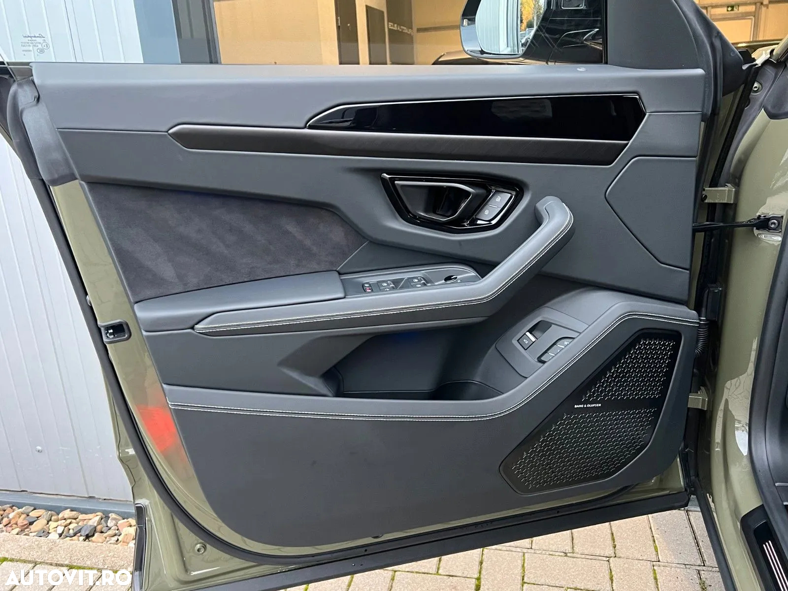 Lamborghini URUS Standard - 14