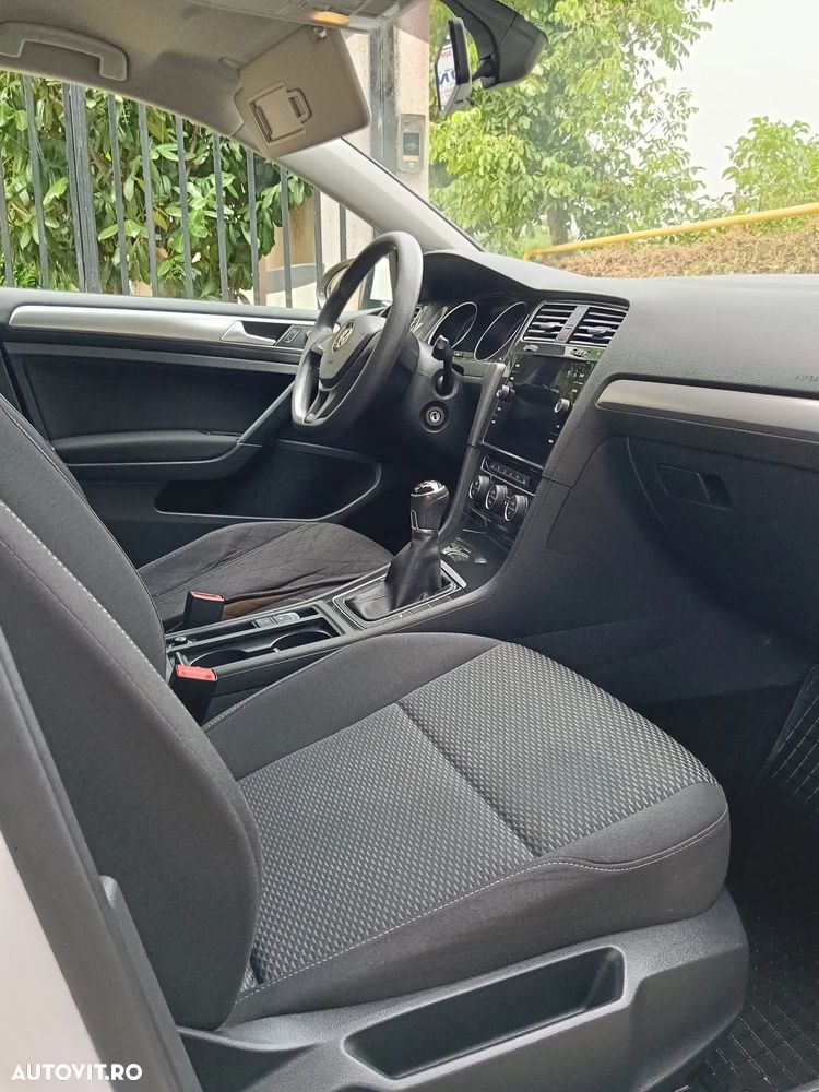 Volkswagen Golf - 8