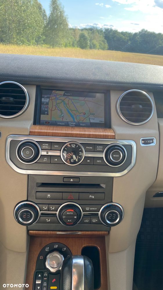 Land Rover Discovery 3.0D V6 HSE - 29