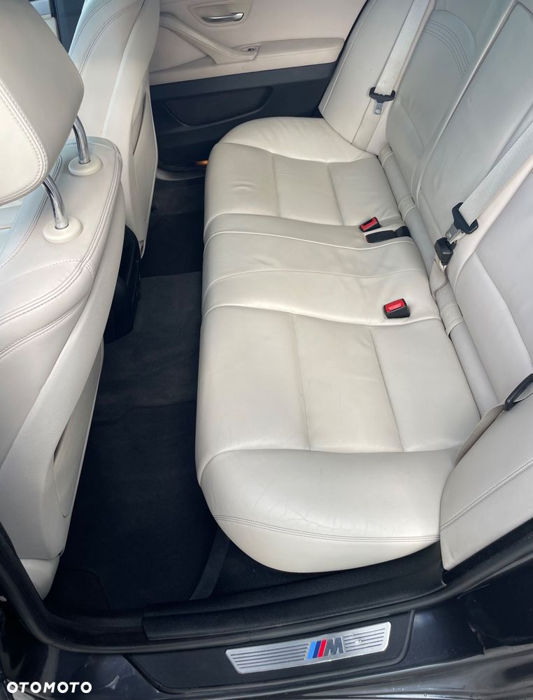BMW Seria 5 535i xDrive - 29