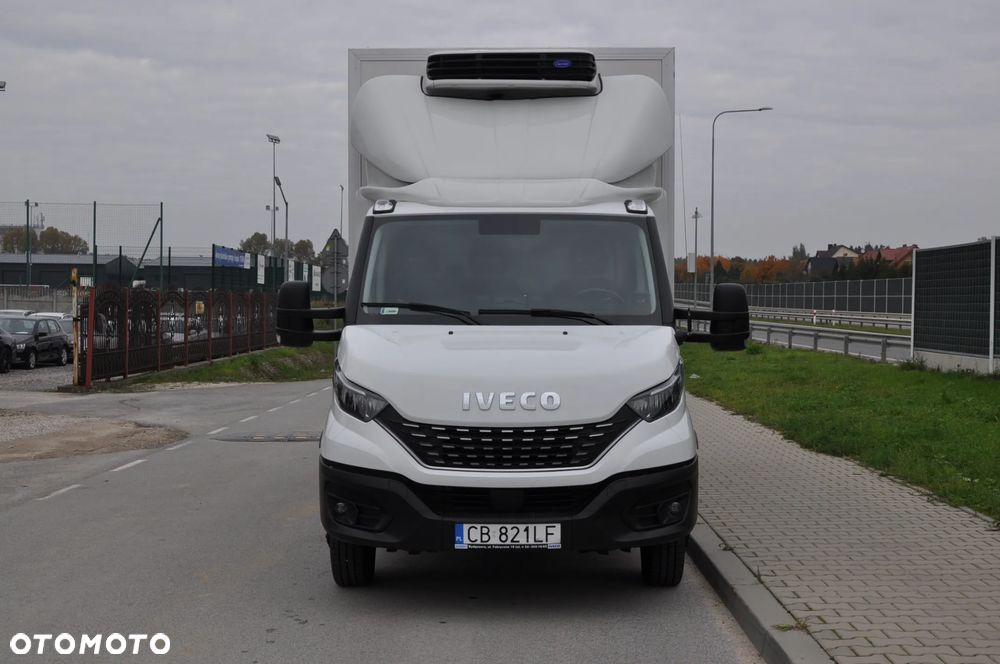Iveco DAILY AUTOMAT CHŁODNIA MROŹNIA IZOTERMA CARRIER HI-MATIC NA BLIŹNIAKU KRAJOWE BEZWYPADKOWE ZASILANIE ZEWNETRZNE 230 V - 33