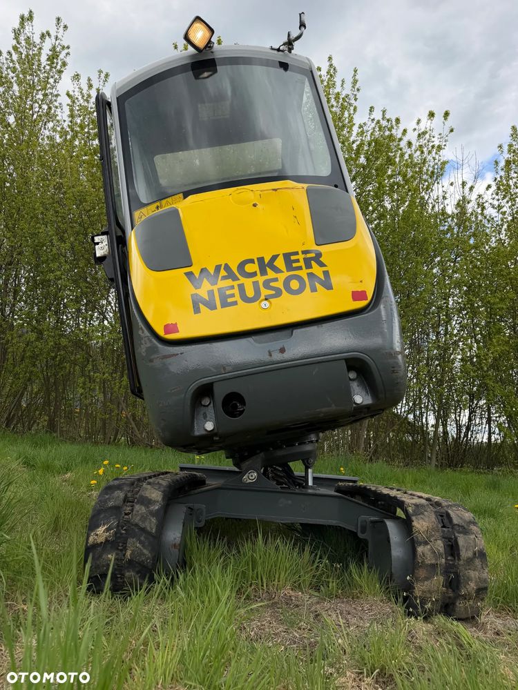 Wacker Neuson ET24 Koparka Gąsienicowa 2,6 tony. z VDS. 2021rok- 2300 Mtg Poziomowanie VDS silnik Yanmar. Maszyna Pochodzi z Norweskiej szkółki roślinnej. 2x drzwi ORYGINAŁ. Jak Nowa z salonu zero luzów i wycieków. Aktualna DEKRA. 2x oryginalna Łyżka. Szybka wolna jazda. Dodatkowe Linie Hydrauliczne na młot i wiertnice. Zaczep kulka na lemieszu. OKAZJA - 14