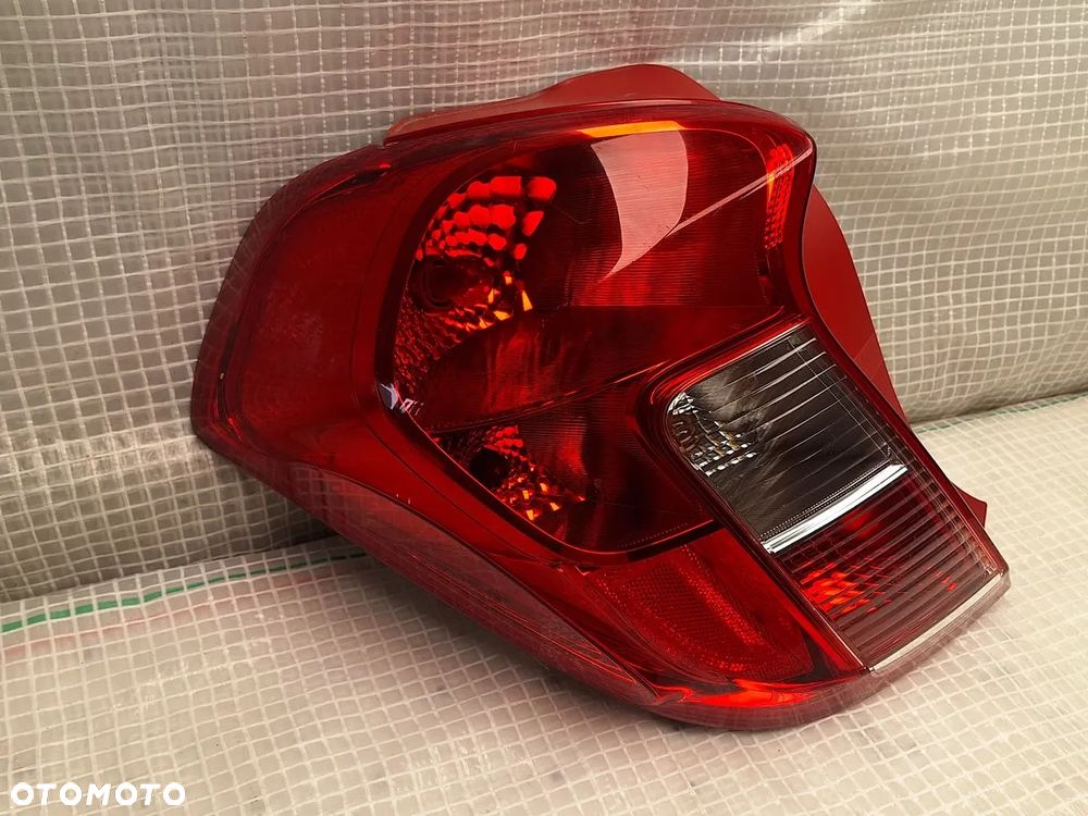 lampa tyl tylna lewa opel karl 2014-2019 42607396 europa orginal demontaz - 2