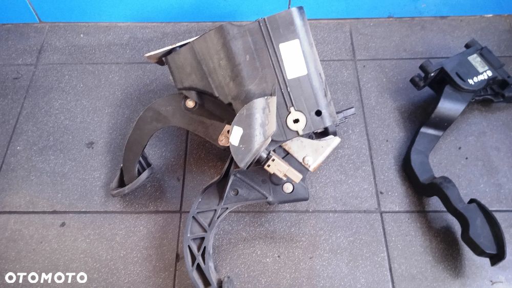Pedały gaz hamulec sprzęgło Fiat Bravo II 517856400 51778201 - 2