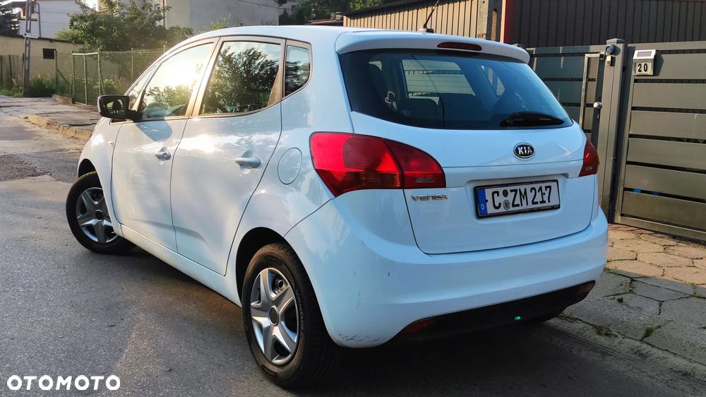 Kia Venga - 34