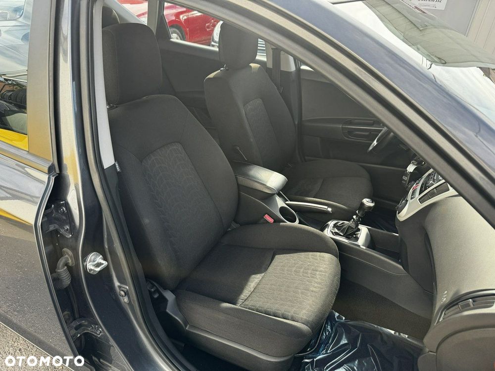 Kia Ceed - 12