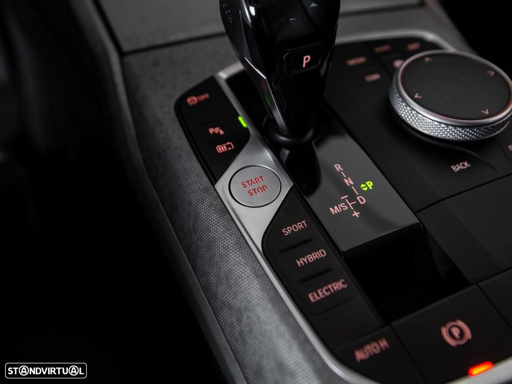 BMW 330 e Touring Corporate Edition Auto - 18