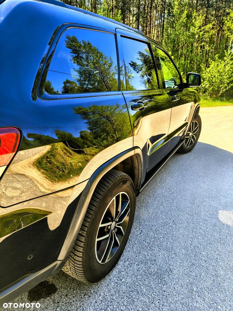 Jeep Grand Cherokee - 22