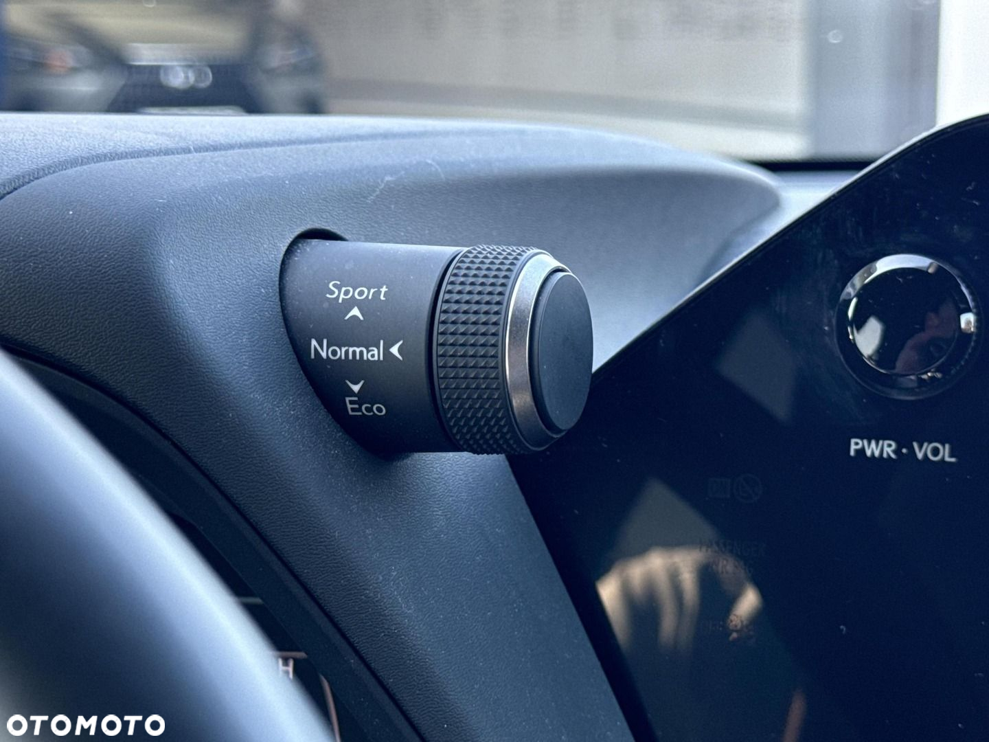 Lexus UX 250h GPF F Sport Design 2WD - 16