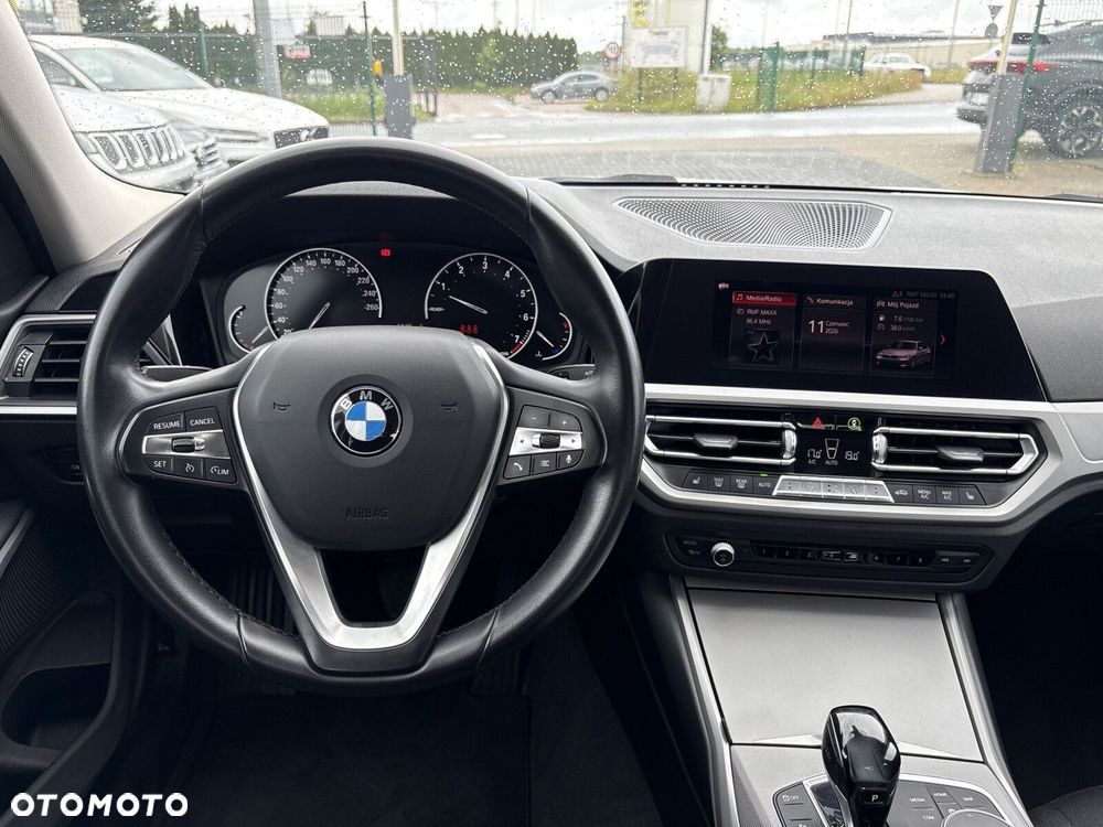 BMW Seria 3 318i - 12