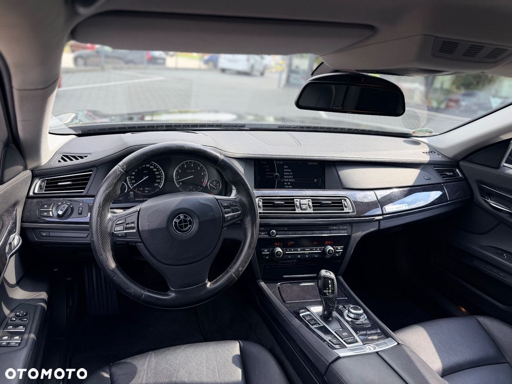BMW Seria 7 750i - 23