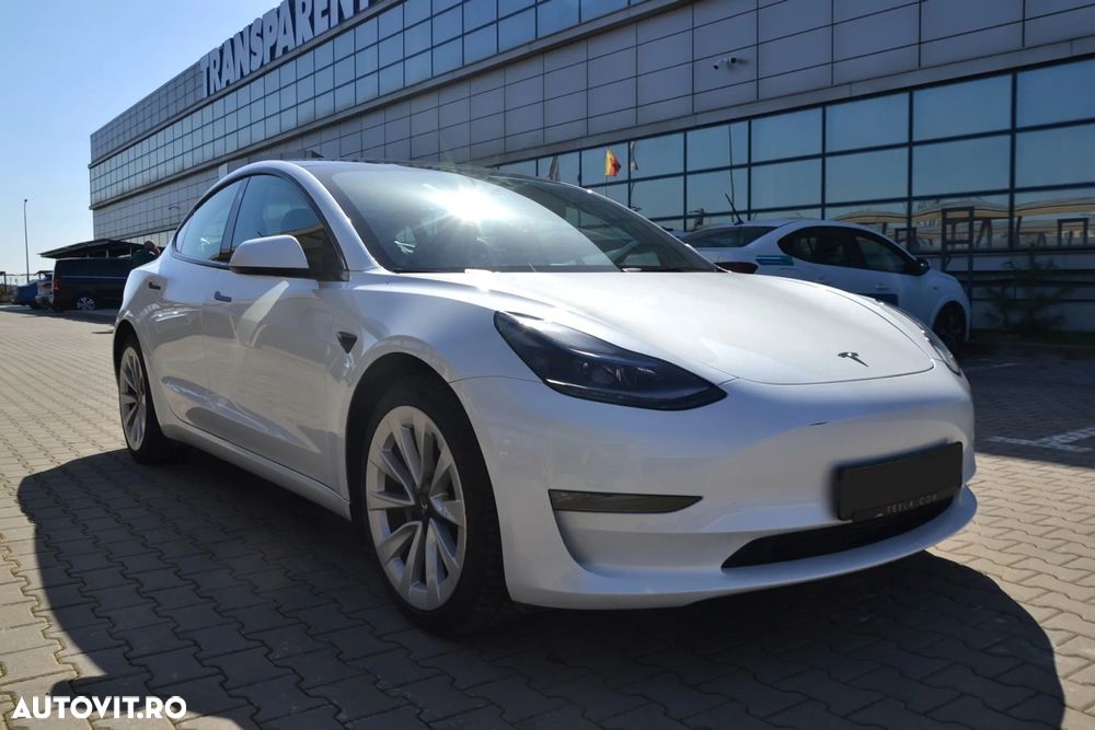 Tesla Model 3 - 8