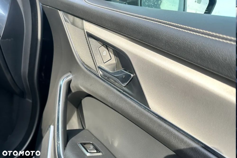 Jaguar F-Pace D200 AWD R-Dynamic S - 35