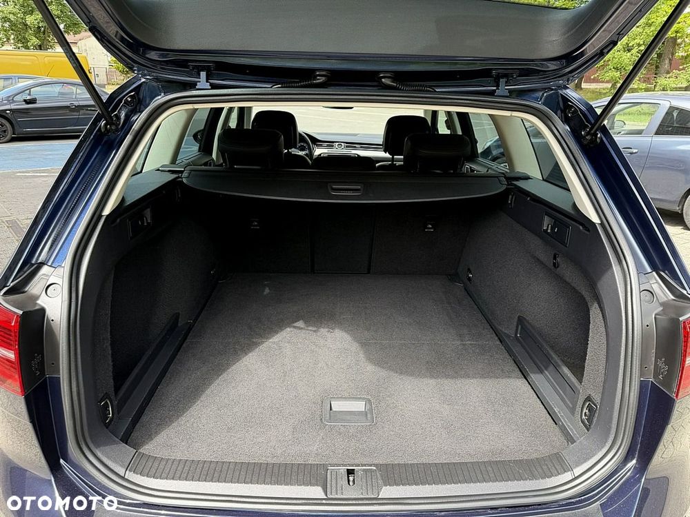 Volkswagen Passat - 15