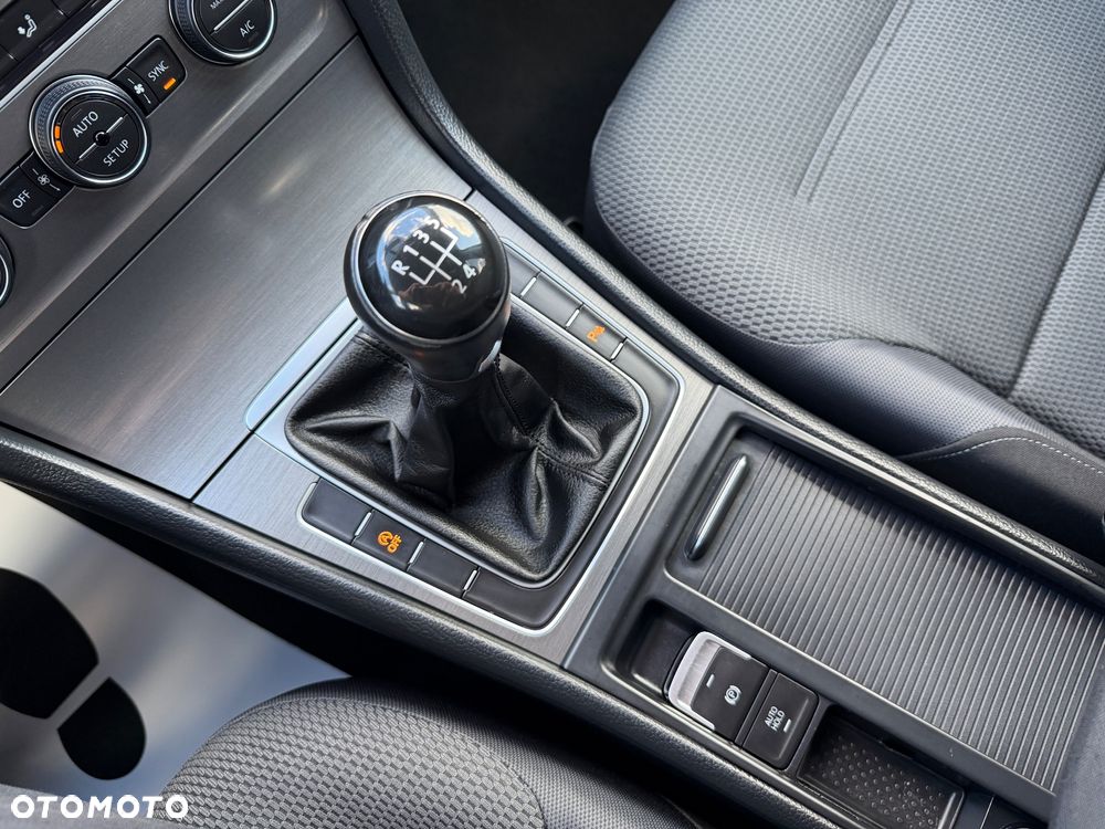 Volkswagen Golf 1.6 TDI DPF Style - 19