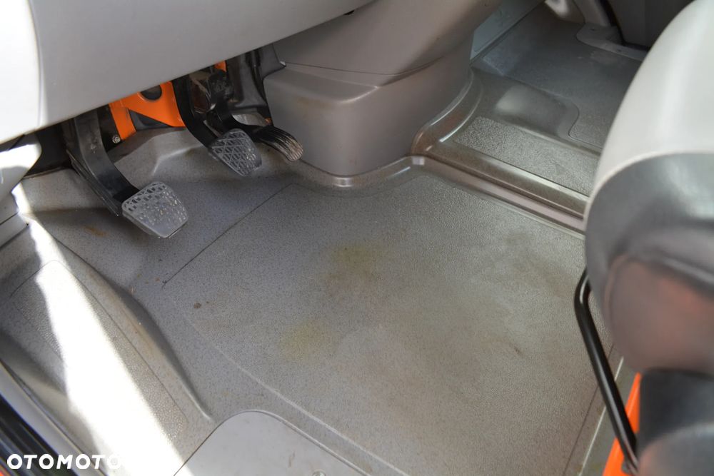 Volkswagen CRAFTER 35 2.0TDI - 26