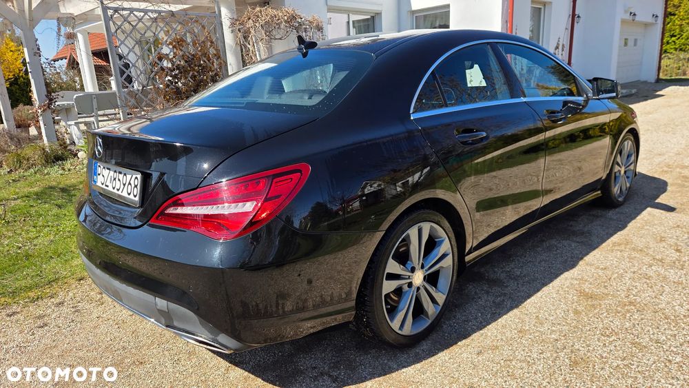 Mercedes-Benz CLA 180 7G-DCT Urban - 3