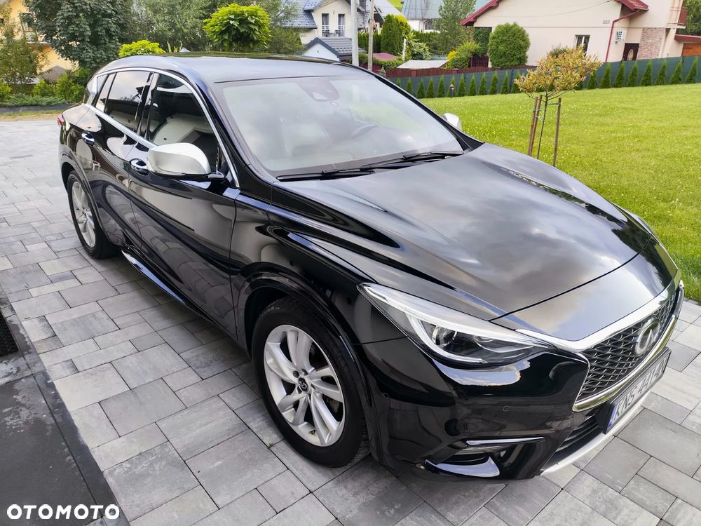 Infiniti Q30 1.5d Premium City Black - 1