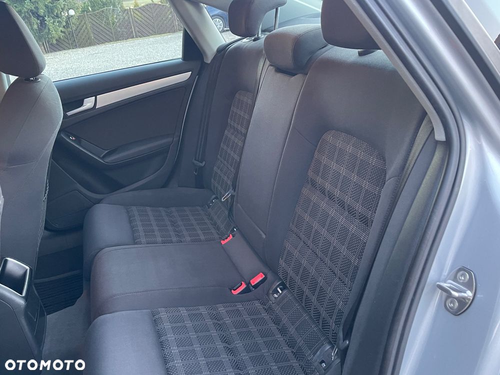 Audi A4 Limousine 2.0 TDI DPF quattro S tronic Attraction - 23