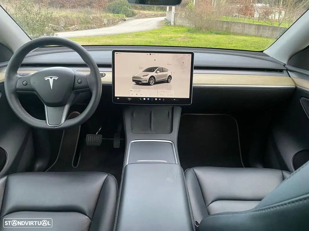 Tesla Model Y - 15