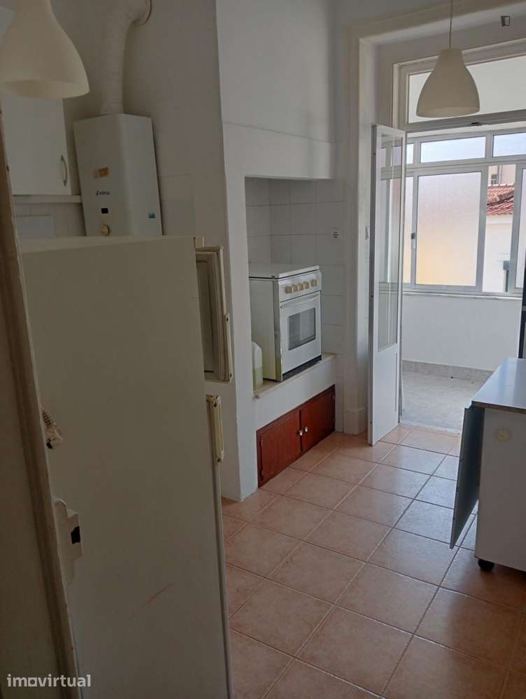Quarto - localizado em Alameda Lisbon - Grande imagem: 4/13