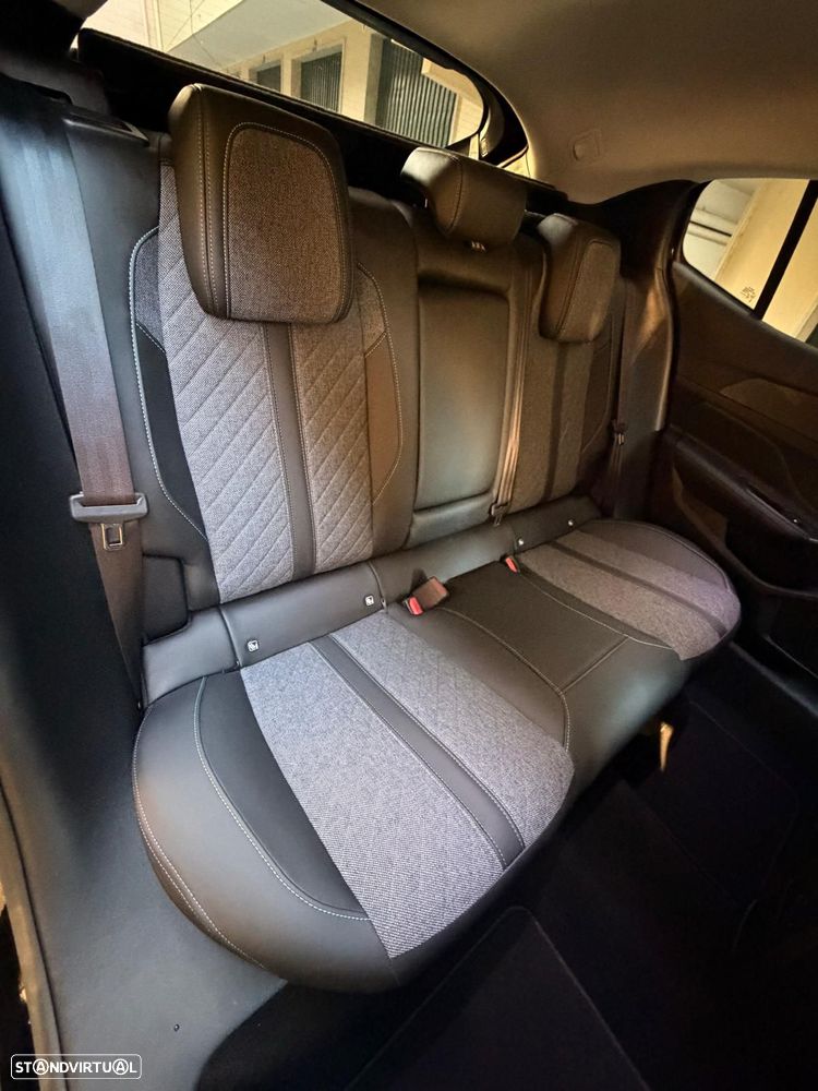 Peugeot 408 1.6 Hybrid Allure Pack e-EAT8 - 27