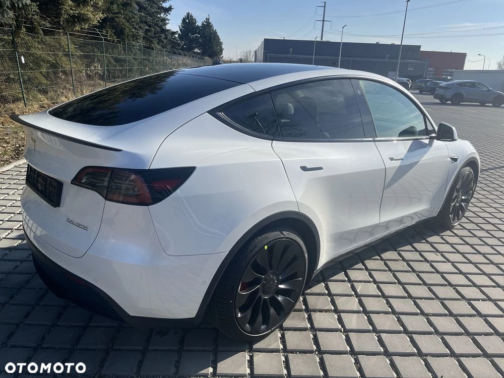 Tesla Y Performance AWD - 5