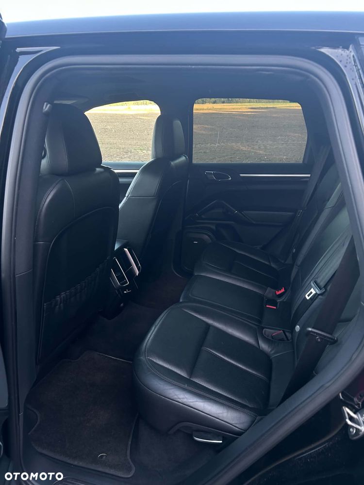 Porsche Cayenne - 25