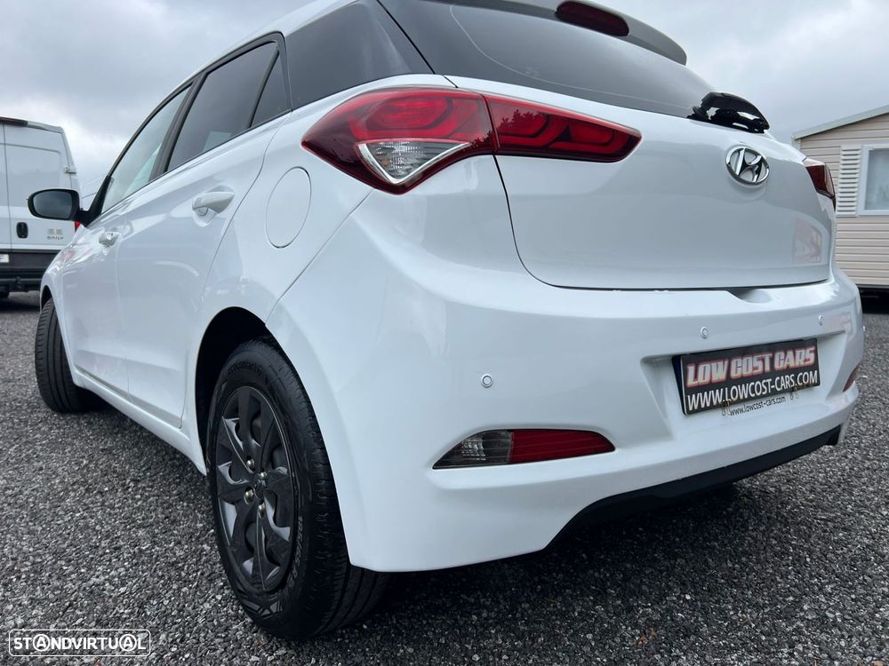 Hyundai i20 1.1 CRDi Urban - 19