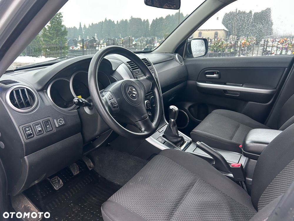Suzuki Grand Vitara 2.0 - 8